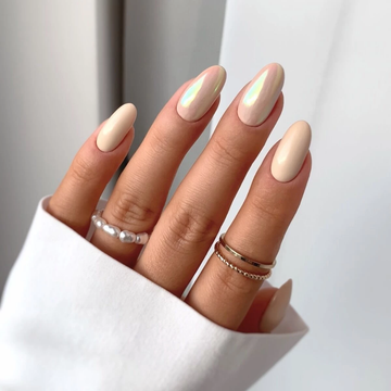 Milky nails 2025 – how to create sophisticated looks with Semilac Hybrid Polish