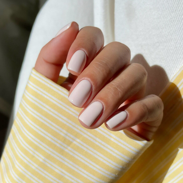 Short hybrid nails - delicate, light manicure techniques