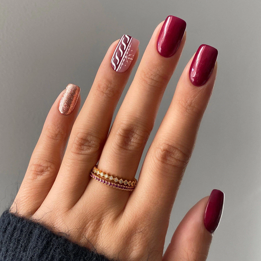 Sweater nail effect using Semilac Hybrid Polish