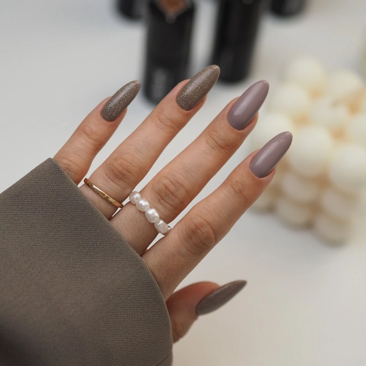 What's the difference between Semilac UV Hybrid and traditional nail polish?