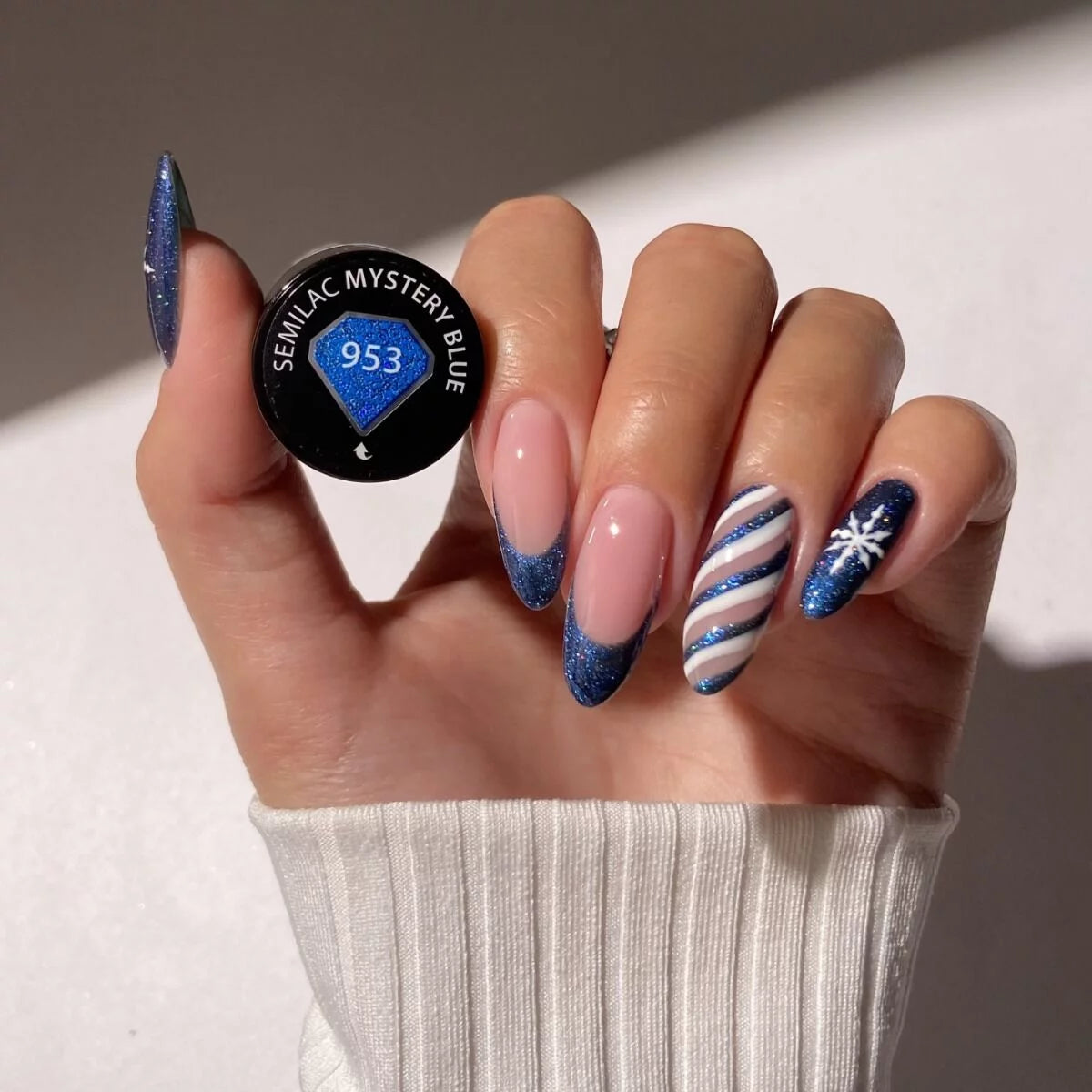 953 Mystery Blue - Semilac Soak Off Gel / Hybrid Nail Polish