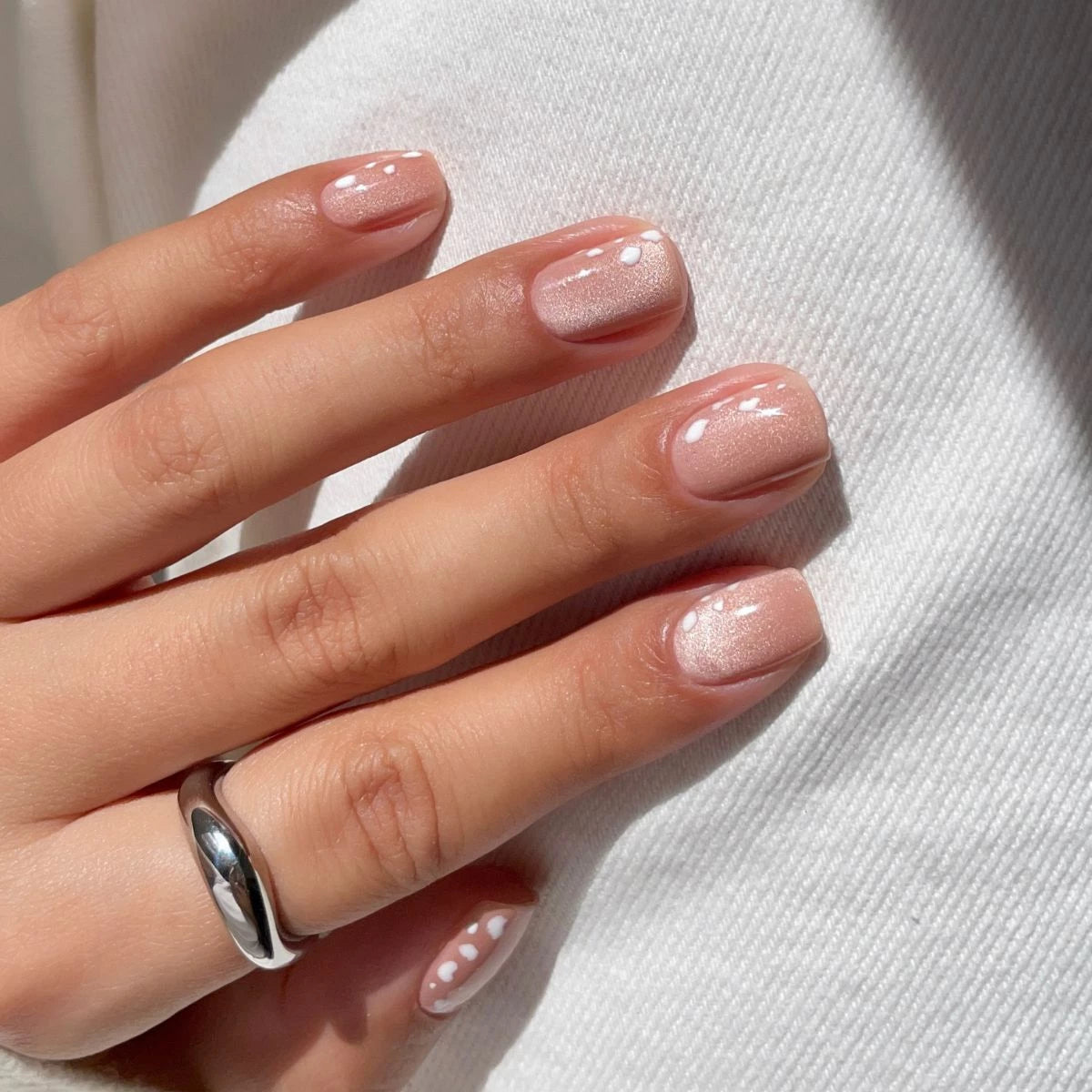733 Creamy Praline Gloss - Semilac Soak Off Gel / Hybrid Nail Polish