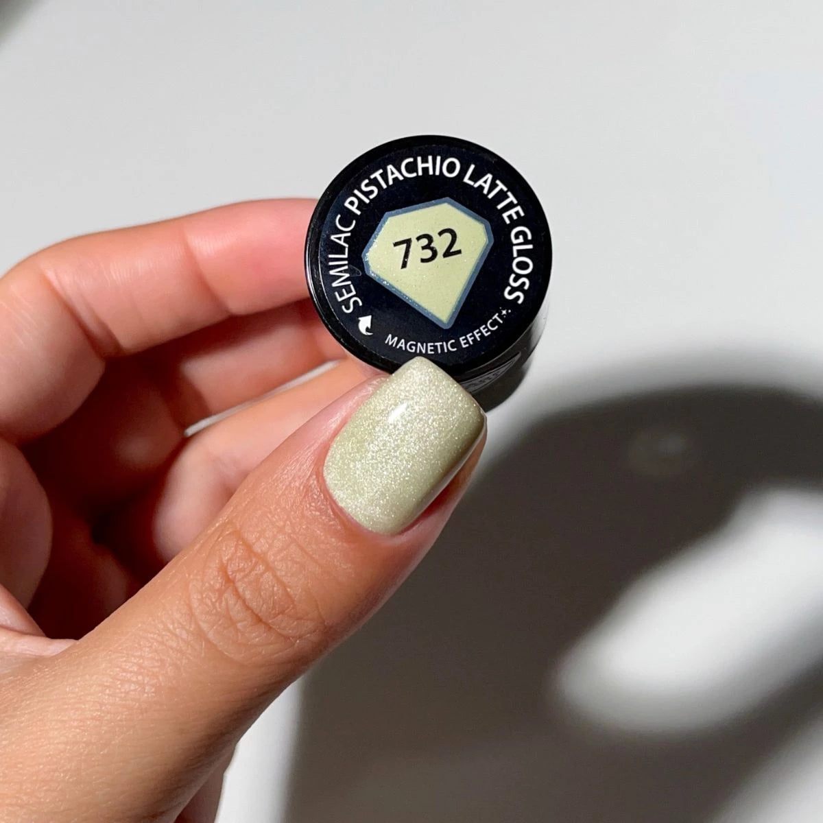 732 Pistachio Latte Gloss - Semilac Soak Off Gel / Hybrid Nail Polish